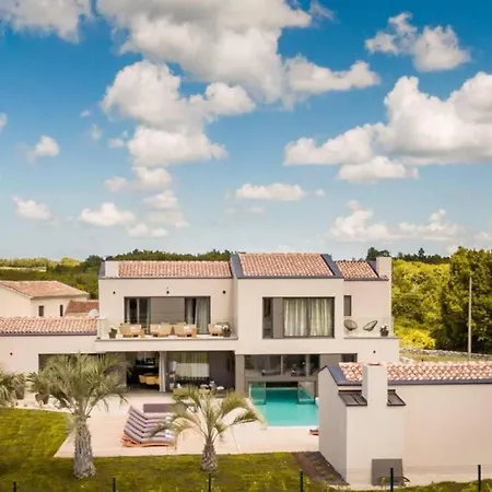 Villa Luxury G2 With Indoor & Outdoor Pool