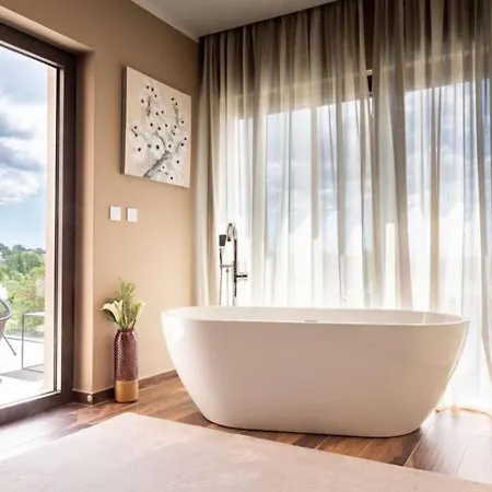 Luxury G2 With Indoor & Outdoor Pool Villa Kringa