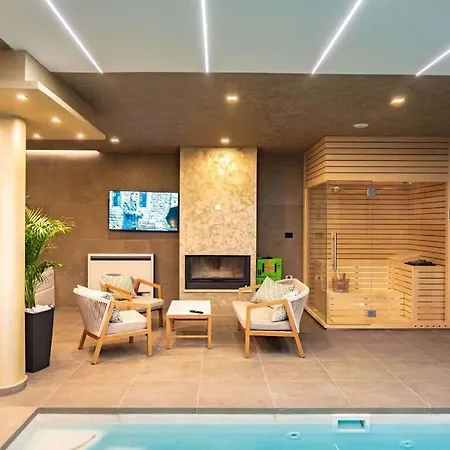 Luxury G2 With Indoor & Outdoor Pool