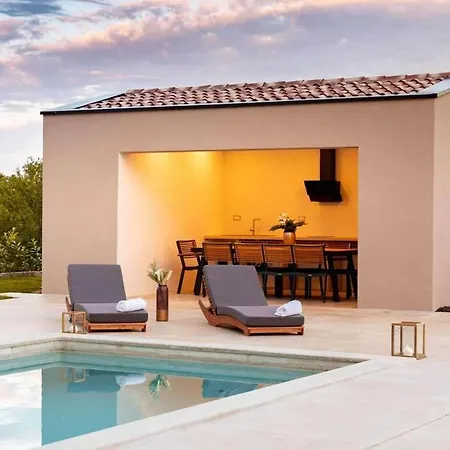 Luxury G2 With Indoor & Outdoor Pool וילה *