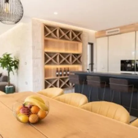 Luxury G2 With Indoor & Outdoor Pool *