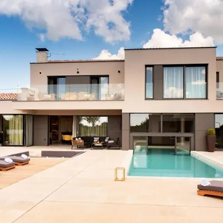 Luxury G2 With Indoor & Outdoor Pool * Kringa