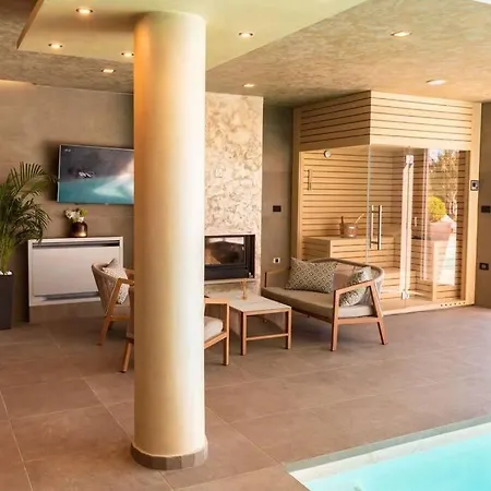 Villa Luxury G2 With Indoor & Outdoor Pool